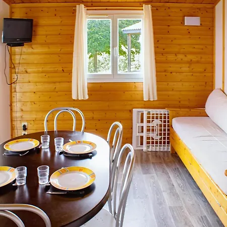 Vakantiehuis With Heated Pool In Monclar-de-Quercy