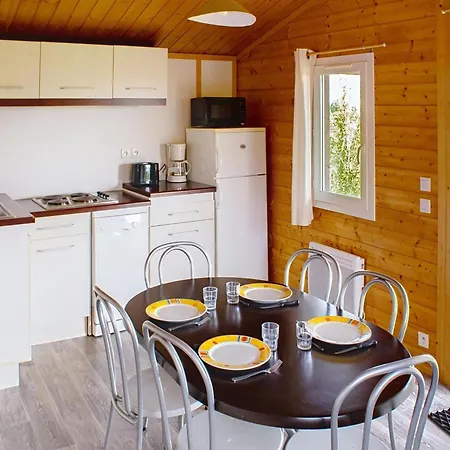 Vakantiehuis With Heated Pool In