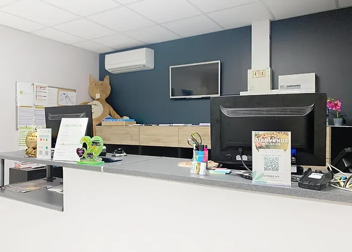 بيت للعطل With Heated Pool In *