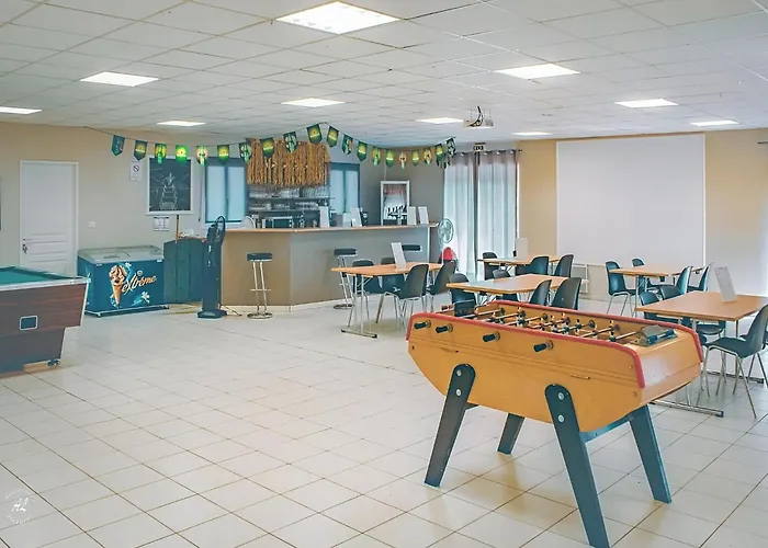 With Heated Pool In مونكلار دو كيارْسي