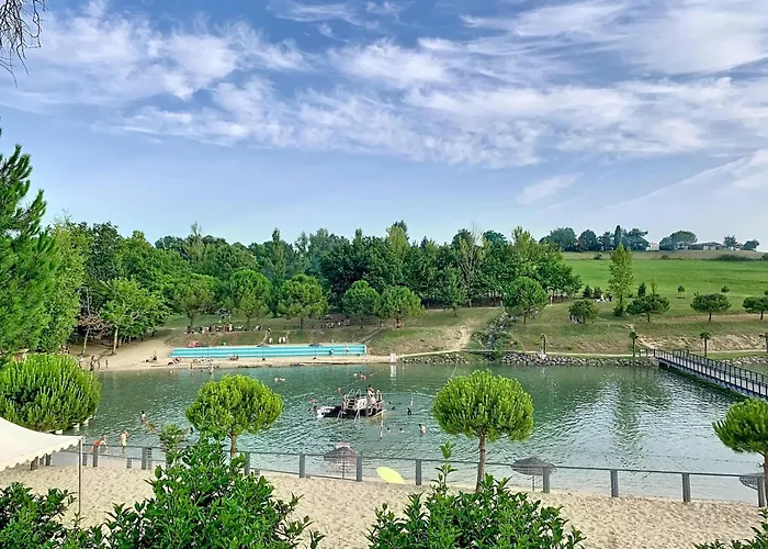 بيت للعطل With Heated Pool In مونكلار دو كيارْسي