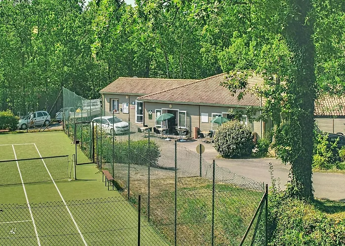 بيت للعطل With Heated Pool In *