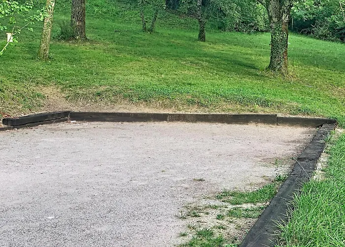 بيت للعطل With Heated Pool In *